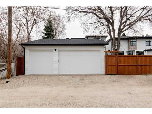 133 Lissington Drive Sw, Calgary, AB - Indoor Photo Showing Other Room