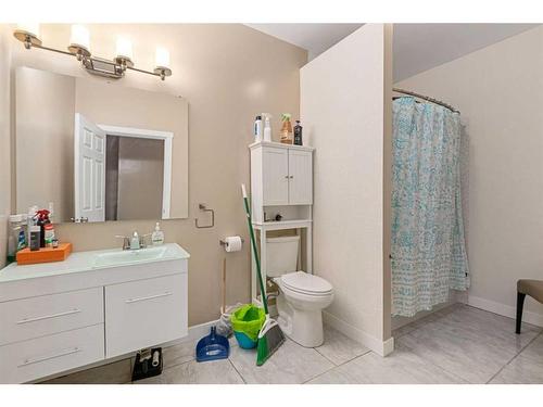 453 Boulder Creek Way Se, Langdon, AB - Indoor Photo Showing Bathroom