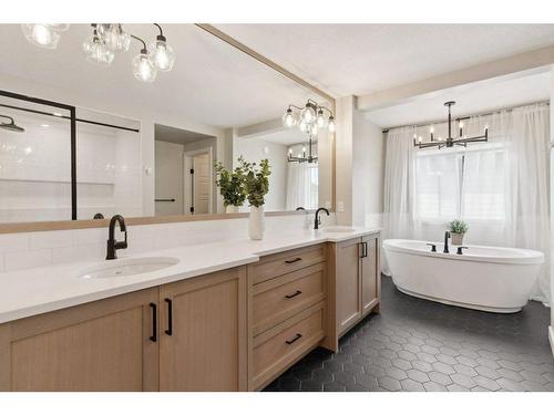 147 Marina Landing Se, Calgary, AB - Indoor Photo Showing Bathroom