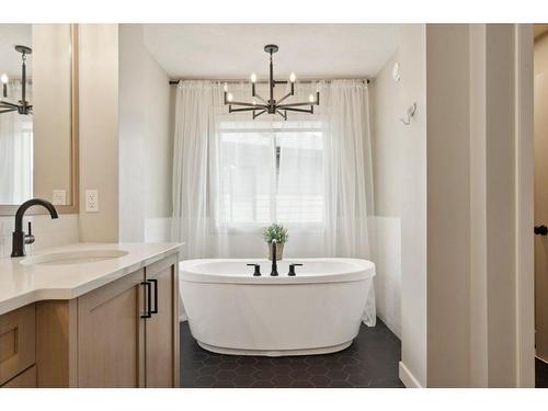 147 Marina Landing Se, Calgary, AB - Indoor Photo Showing Bathroom