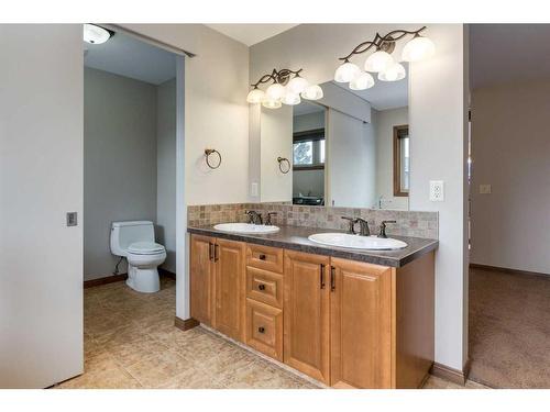 1721B 1 Avenue Nw, Calgary, AB - Indoor Photo Showing Bathroom