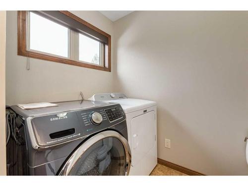 1721B 1 Avenue Nw, Calgary, AB - Indoor Photo Showing Laundry Room