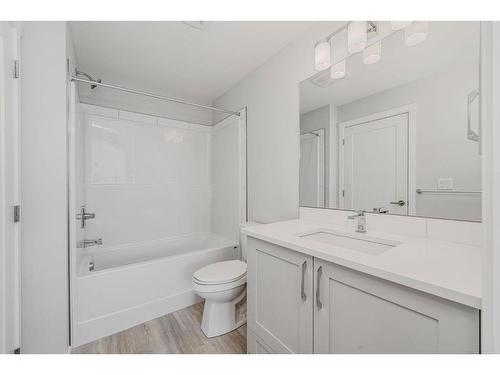 111-200 Shawnee Square Sw, Calgary, AB - Indoor Photo Showing Bathroom