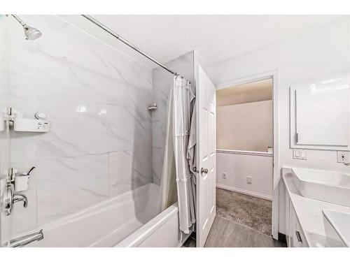 12 Kingsland Villas Sw, Calgary, AB - Indoor Photo Showing Bathroom