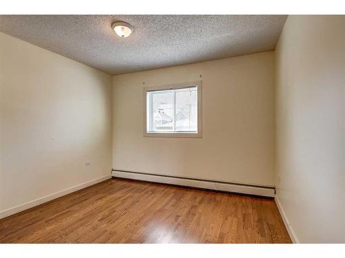 10-1717 Westmount Road Nw, Calgary, AB - Indoor Photo Showing Other Room