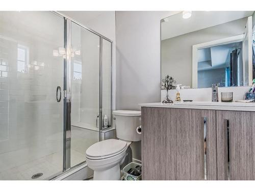 130 Chelsea Mews, Chestermere, AB - Indoor Photo Showing Bathroom