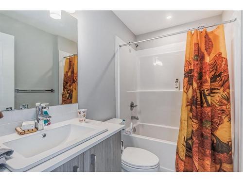 130 Chelsea Mews, Chestermere, AB - Indoor Photo Showing Bathroom