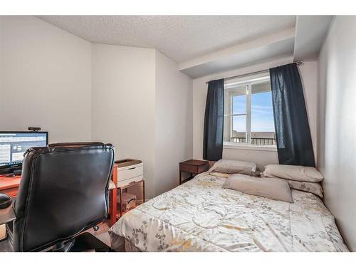 1424-81 Legacy Boulevard Se, Calgary, AB - Indoor Photo Showing Bedroom
