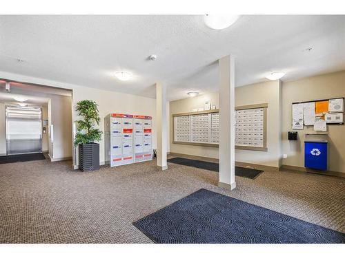 1424-81 Legacy Boulevard Se, Calgary, AB - Indoor Photo Showing Other Room
