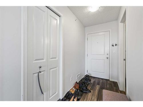 1424-81 Legacy Boulevard Se, Calgary, AB - Indoor Photo Showing Other Room