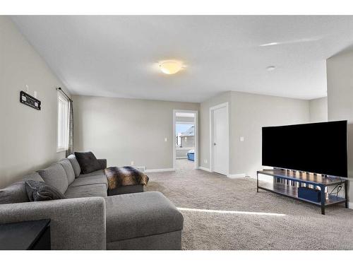 203 Boulder Creek Bay Se, Langdon, AB - Indoor Photo Showing Living Room