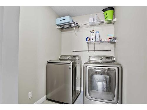 203 Boulder Creek Bay Se, Langdon, AB - Indoor Photo Showing Laundry Room