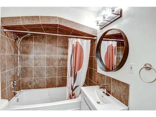 1218 7 Street Sw, Calgary, AB - Indoor Photo Showing Bathroom