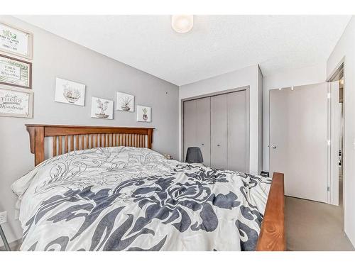 22-300 Evanscreek Court Nw, Calgary, AB - Indoor Photo Showing Bedroom