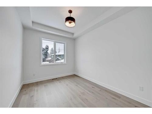 3028 27 Street Sw, Calgary, AB - Indoor Photo Showing Other Room