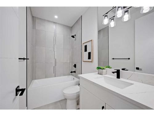 3028 27 Street Sw, Calgary, AB - Indoor Photo Showing Bathroom