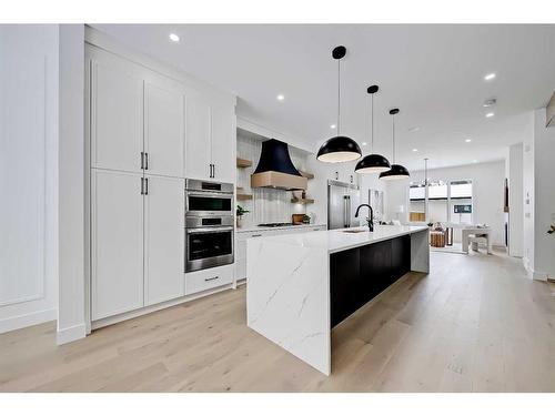 3028 27 Street Sw, Calgary, AB - Indoor Photo Showing Kitchen With Upgraded Kitchen