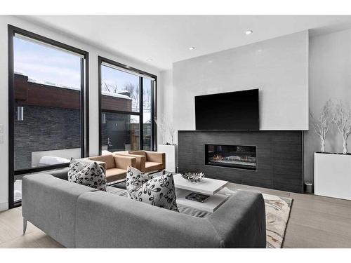 3-408 13 Street Nw, Calgary, AB - Indoor Photo Showing Living Room With Fireplace