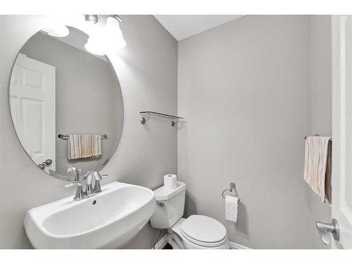 51 Everbrook Link Sw, Calgary, AB - Indoor Photo Showing Bathroom