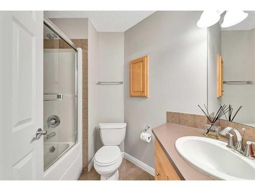 51 Everbrook Link Sw, Calgary, AB - Indoor Photo Showing Bathroom