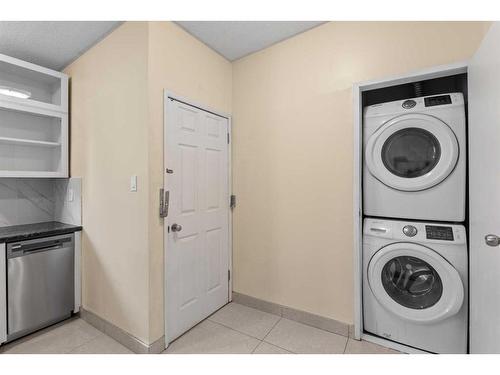 405/407 28 Avenue Ne, Calgary, AB - Indoor Photo Showing Laundry Room