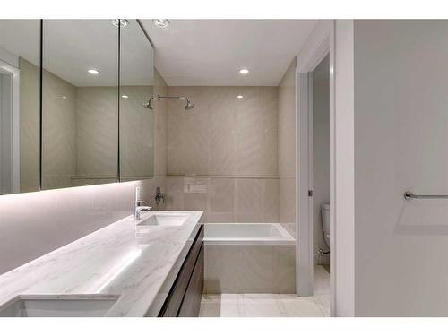 2608-310 12 Avenue Sw, Calgary, AB - Indoor Photo Showing Bathroom