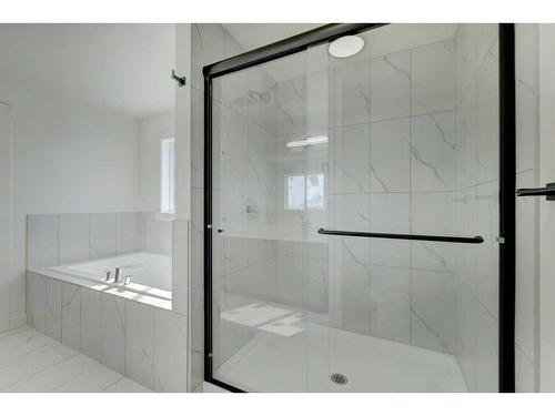 1372 Lackner Boulevard, Carstairs, AB - Indoor Photo Showing Bathroom