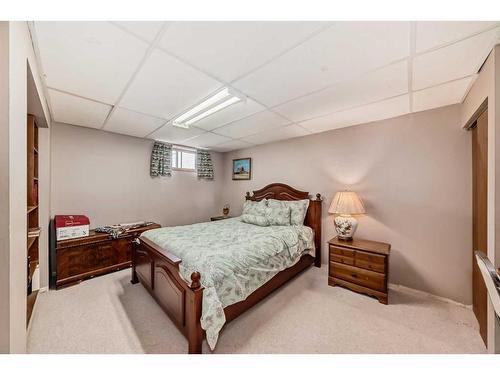 7611 Farrell Road Se, Calgary, AB - Indoor Photo Showing Bedroom