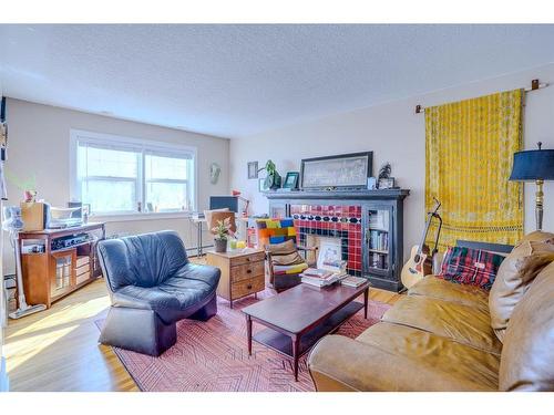 12-1125 17 Avenue Sw, Calgary, AB - Indoor Photo Showing Living Room