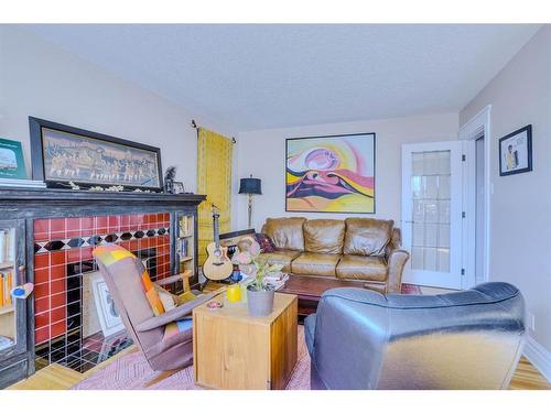 12-1125 17 Avenue Sw, Calgary, AB - Indoor Photo Showing Living Room With Fireplace