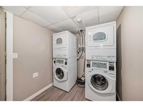 305-1820 9 Street Sw, Calgary, AB - Indoor Photo Showing Laundry Room
