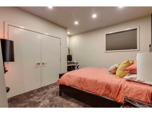 2534 19 Street Sw, Calgary, AB - Indoor Photo Showing Bedroom
