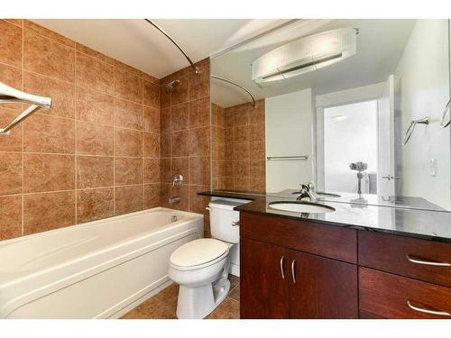1302-8880 Horton Road Sw, Calgary, AB - Indoor Photo Showing Bathroom