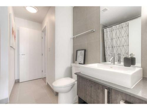 1304-550 Riverfront Avenue Se, Calgary, AB - Indoor Photo Showing Bathroom