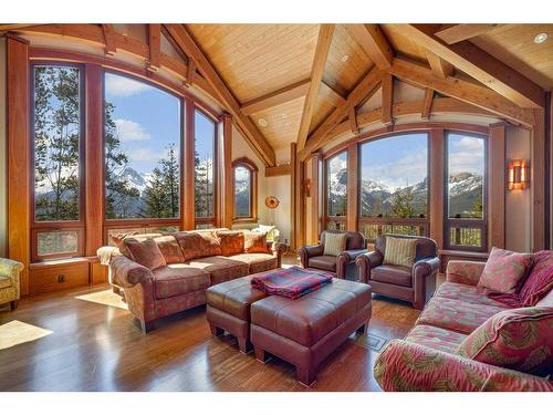 145 Silvertip Ridge, Canmore, AB - Indoor Photo Showing Living Room