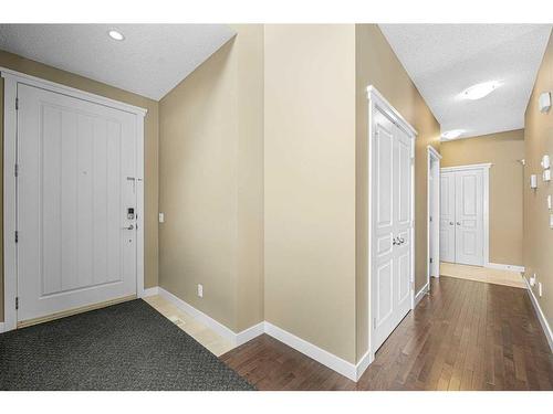 433 Mahogany Court Se, Calgary, AB - Indoor Photo Showing Other Room