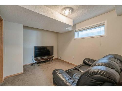128 Coral Shores Cape Ne, Calgary, AB - Indoor Photo Showing Other Room