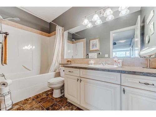 257 Discovery Ridge Way Sw, Calgary, AB - Indoor Photo Showing Bathroom