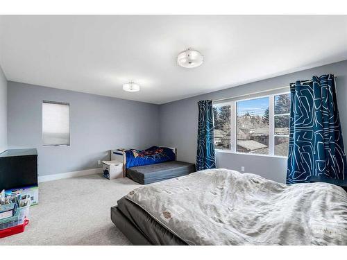 516A 9 Street Ne, Calgary, AB - Indoor Photo Showing Bedroom