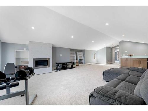 516A 9 Street Ne, Calgary, AB - Indoor With Fireplace