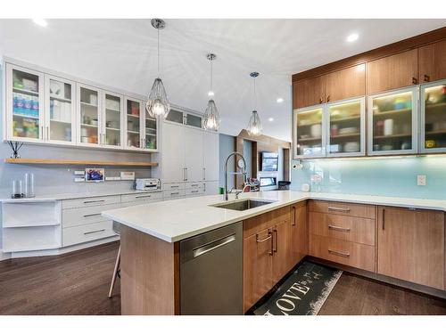 516A 9 Street Ne, Calgary, AB - Indoor Photo Showing Kitchen With Upgraded Kitchen