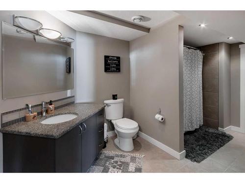 6 Gleneagles Terrace, Cochrane, AB - Indoor Photo Showing Bathroom
