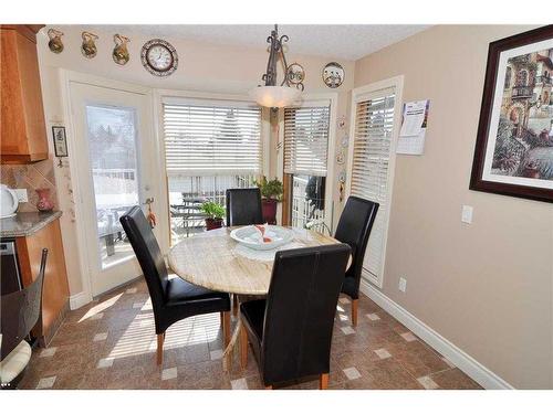 1239 Hunterquay Hill Nw, Calgary, AB - Indoor Photo Showing Dining Room