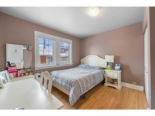 157 Wedgewood Drive Sw, Calgary, AB - Indoor Photo Showing Bedroom