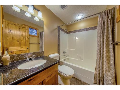 310-107 Armstrong Place, Canmore, AB - Indoor Photo Showing Bathroom
