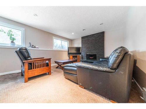 2224 98 Avenue Sw, Calgary, AB - Indoor With Fireplace