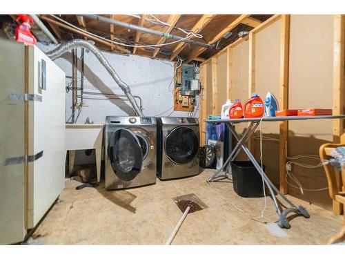 2224 98 Avenue Sw, Calgary, AB - Indoor Photo Showing Laundry Room