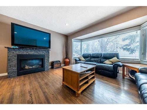 2224 98 Avenue Sw, Calgary, AB - Indoor Photo Showing Living Room With Fireplace