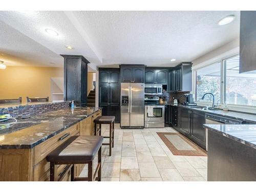 2224 98 Avenue Sw, Calgary, AB - Indoor Photo Showing Kitchen With Stainless Steel Kitchen With Upgraded Kitchen