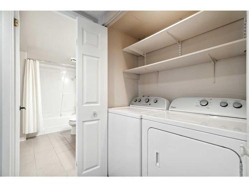 1005-1100 8 Avenue Sw, Calgary, AB - Indoor Photo Showing Laundry Room